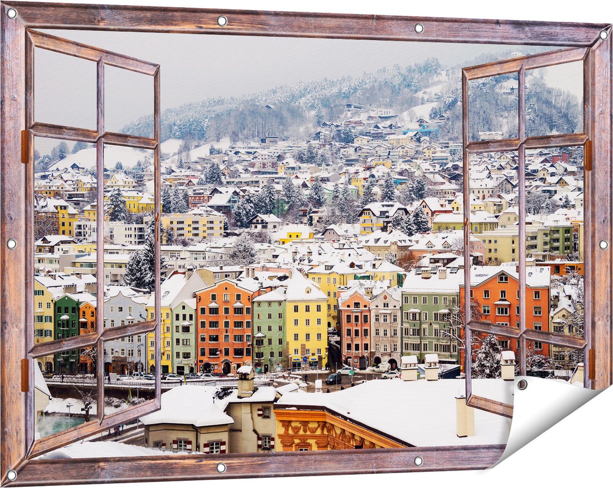 Gards Tuinposter Doorkijk Gekleurde Huisjes met Sneeuw in Oostenrijk - 120x80 cm - Tuindoek - Tuindecoratie - Wanddecoratie buiten - Tuinschilderij Bruin