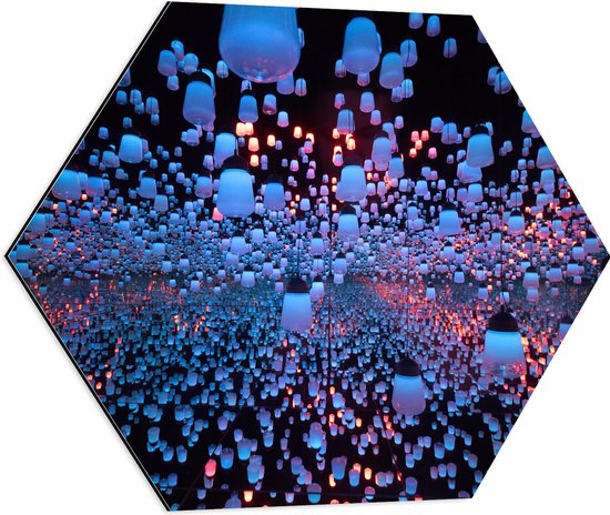 Dibond Hexagon - Opgekleurde Lampen bij een Spiegel - 60x52.2 cm Foto op Hexagon (Met Ophangsysteem)