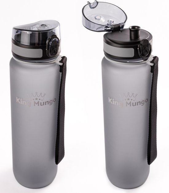 Matgrijze King Mungo drinkfles, één gesloten en één met geopende dop, op witte achtergrond.