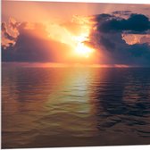 Acrylglas - Zon Verdwijnend achter de Wolken boven Kalme Zee - 80x80 cm Foto op Acrylglas (Wanddecoratie op Acrylaat)