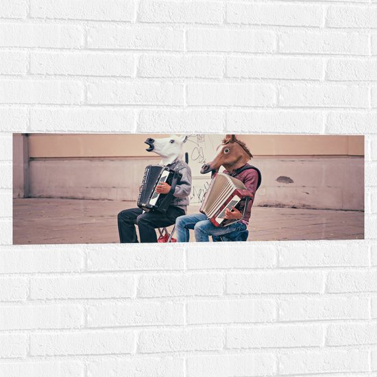 Muursticker - Twee Personen met Paarden Maskers Spelend op Accordeon - 90x30 cm Foto op Muursticker