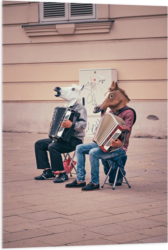 Acrylglas - Twee Personen met Paarden Maskers Spelend op Accordeon - 70x105 cm Foto op Acrylglas (Wanddecoratie op Acrylaat)