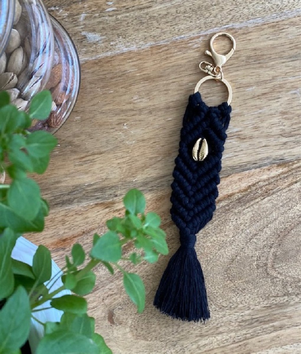 Sleutelhanger, macrame sleutelhanger, geknoopte sleutelhanger Zwart met gouden schelp