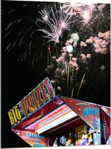 Acrylglas - Vuurwerklshow boven Stand op Kermis - 75x100 cm Foto op Acrylglas (Wanddecoratie op Acrylaat)