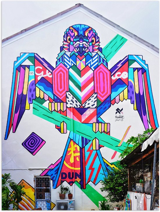 Poster (Mat) - Kunstige Vogel met Graffiti op Gebouw - 60x80 cm Foto op Posterpapier met een Matte look