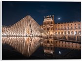 PVC Schuimplaat- Verlicht Louvre in Parijs, Frankrijk - 40x30 cm Foto op PVC Schuimplaat