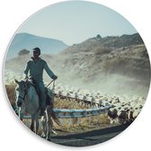 PVC Schuimplaat Muurcirkel - Boer op Paard voor Kudde Schappen op Bergweg - 30x30 cm Foto op Muurcirkel (met ophangsysteem)
