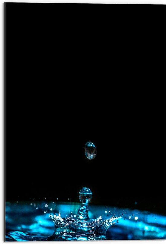 Dibond - Druppels Klotsend op Wateroppervlak tegen Zwarte Achtergrond - 50x75 cm Foto op Aluminium (Met Ophangsysteem)