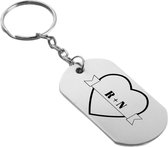 Akyol - gepersonaliseerde met hartje en voorletters sleutelhanger - Liefde - vriend/ vriendin - partners - cadeau - valentijn - leuk cadeau voor jouw partner - datum - 54 x 29mm