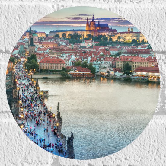 Muursticker Cirkel - Bovenaanzicht van Brug in Praag, Tsjechië - 20x20 cm Foto op Muursticker
