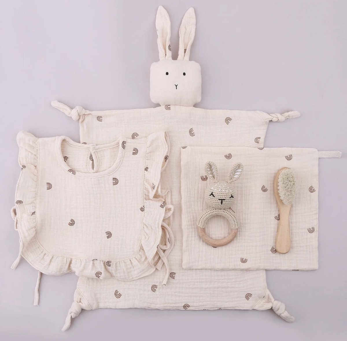Goedkoopste Geboortecadeau - kraamcadeau baby - compleet pakket - beige regenboog - rammelaar borstel knuffeldoekje
