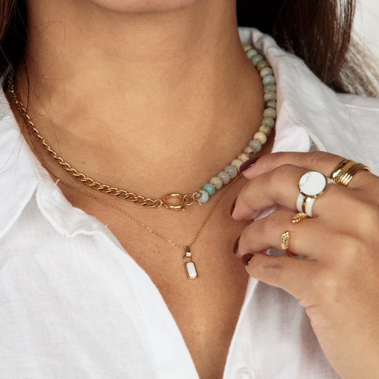 My Bendel - Combinaison classique de collier doré avec pierre précieuse d'aventurine blanche - Belle combinaison d'une chaîne à maillons dorés et d'un pendentif solidement serti avec pierre précieuse d'aventurine blanche - Avec coffret cadeau de luxe