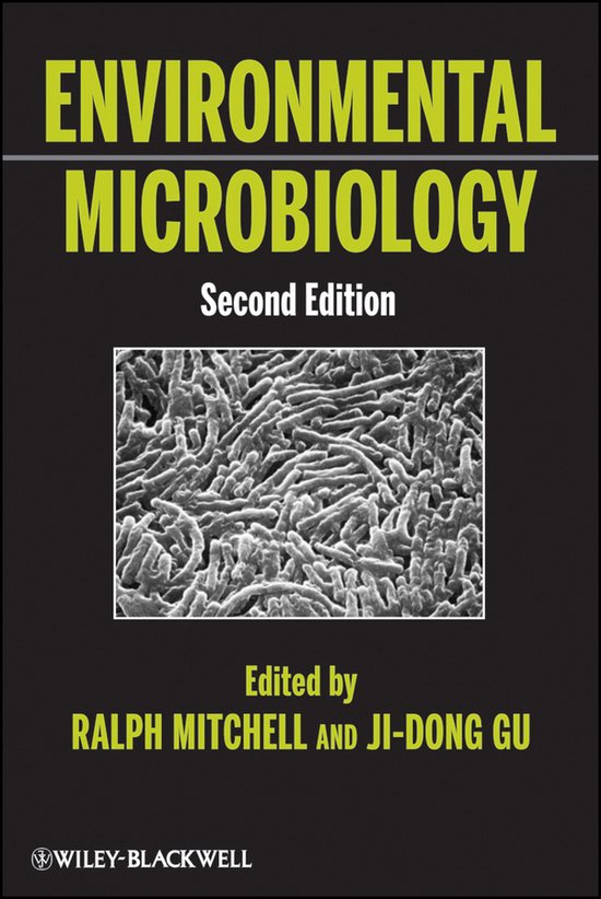 Boekomslag van Environmental Microbiology, Second Edition, met een zwart-witte microfoto van bacteriën.
