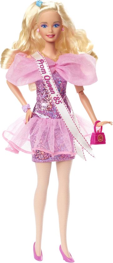 La poupée Barbie en robe de soirée