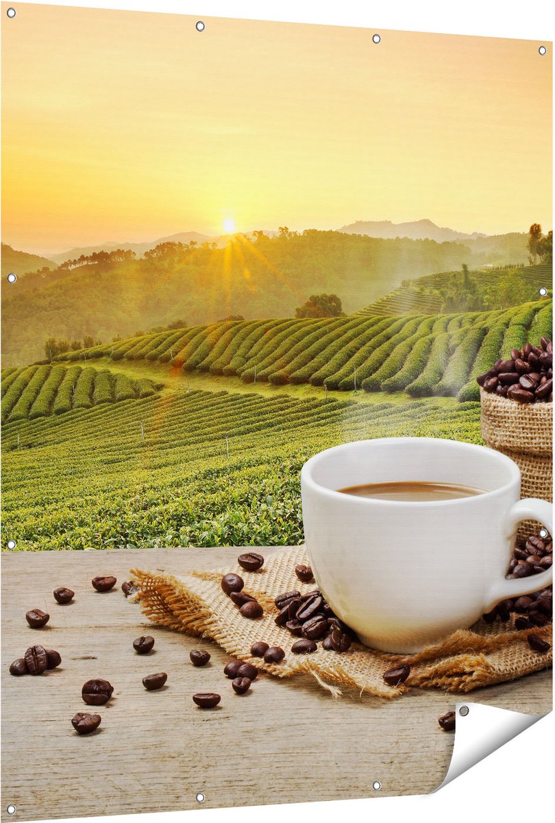 Gards Tuinposter Kopje Koffie op een Plantage Achtergrond6 - 120x150 cm - Tuindoek - Tuindecoratie - Wanddecoratie buiten - Tuinschilderij Multikleur