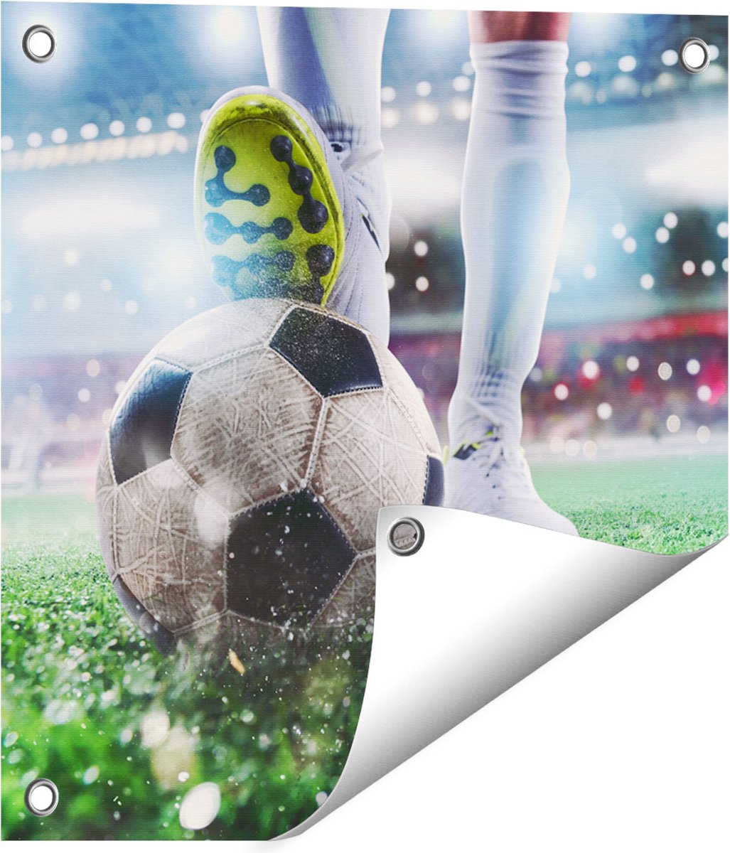 Gards Tuinposter Voetbalspeler met de Bal in het Stadion - 40x40 cm - Tuindoek - Tuindecoratie - Wanddecoratie buiten - Tuinschilderij Multikleur