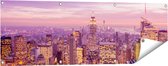 Gards Tuinposter New York Skyline met Lichten bij Zonsondergang - 120x40 cm - Tuindoek - Tuindecoratie - Wanddecoratie buiten - Tuinschilderij