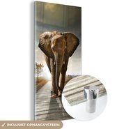Glasschilderij olifant - Dieren - Weg - Bomen - Foto op glas - Schilderij glas - Kamer decoratie - Woonkamer - 60x120 cm - Slaapkamer - Muurdecoratie glas - Wanddecoratie - Glasplaat