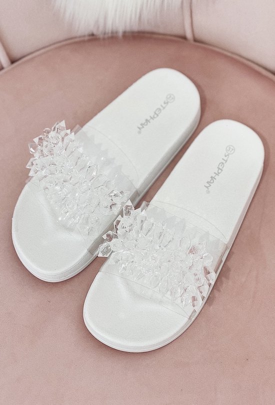 Witte slippers met doorzichtige studs - maat 36 | bol.com