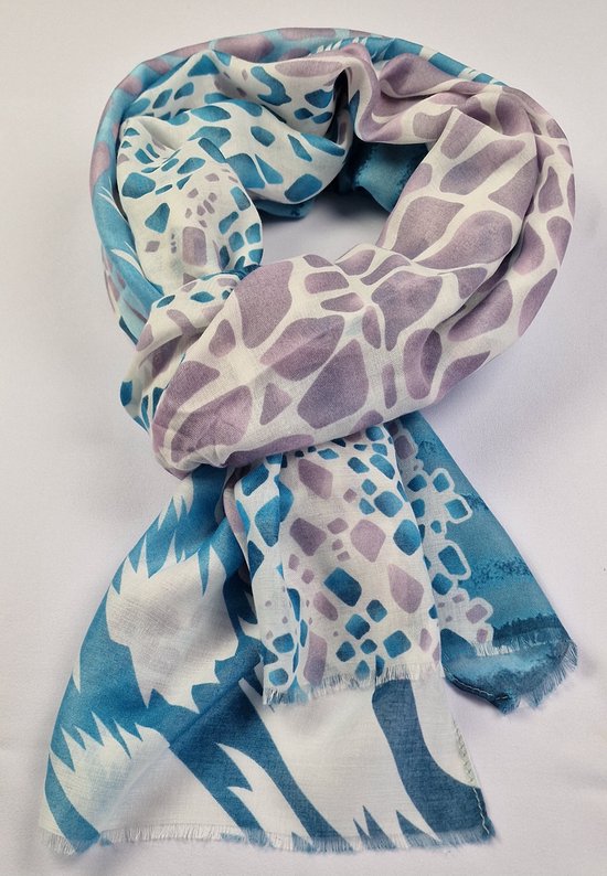 Zomersjaal met print divers van fijne zachte stof 50% katoen met 50 % viscose