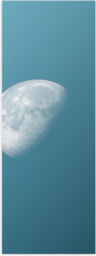 Poster Glanzend – Maan in Daglicht in de Lucht - 30x90 cm Foto op Posterpapier met Glanzende Afwerking