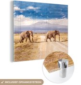 MuchoWow® Glasschilderij 20x20 cm - Schilderij glas - Drie overstekende olifanten - Foto op acrylglas - Schilderijen