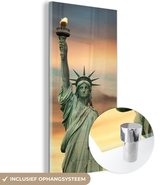 MuchoWow® Glasschilderij 80x160 cm - Schilderij acrylglas - New York - Vrijheidsbeeld - Zonsondergang - Foto op glas - Schilderijen