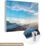 MuchoWow® Glasschilderij 160x120 cm - Schilderij acrylglas - Zonsopkomst boven de bergen in Sri Lanka met lichte bewolking - Foto op glas - Schilderijen
