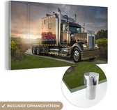 MuchoWow® Glasschilderij 40x20 cm - Schilderij acrylglas - Vrachtwagen rijdt tijdens de zonsondergang - Foto op glas - Schilderijen