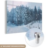 MuchoWow® Glasschilderij 120x80 cm - Schilderij glas - Bos - Sneeuw - Winter - Foto op acrylglas - Schilderijen