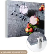 MuchoWow® Glasschilderij 80x60 cm - Schilderij acrylglas - Smoothie - Fruit - Aardbei - Bes - Marmer - Foto op glas - Schilderijen