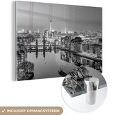 MuchoWow® Glasschilderij 90x60 cm - Schilderij acrylglas - Panorama van Berlijn bij schemering - zwart wit - Foto op glas - Schilderijen