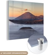 MuchoWow® Glasschilderij 90x90 cm - Schilderij acrylglas - Vulkaan - Natuur - Indonesië - Foto op glas - Schilderijen