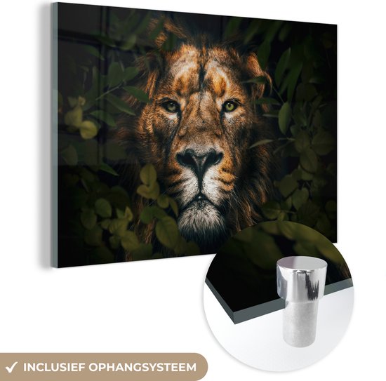 MuchoWow® Glasschilderij 120x80 cm - Schilderij acrylglas - Jungle - Leeuw - Dieren - Bladeren - Foto op glas - Schilderijen
