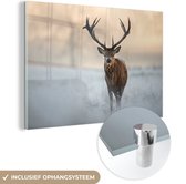 MuchoWow® Glasschilderij 90x60 cm - Schilderij acrylglas - Hert - Natuur - Winter - Foto op glas - Schilderijen