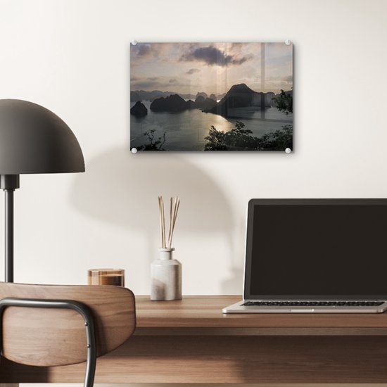 Coucher de soleil derrière les rochers de la baie d'Halong au Vietnam Plexiglas 30x20 cm - petit - Tirage photo sur Glas (décoration murale en plexiglas)