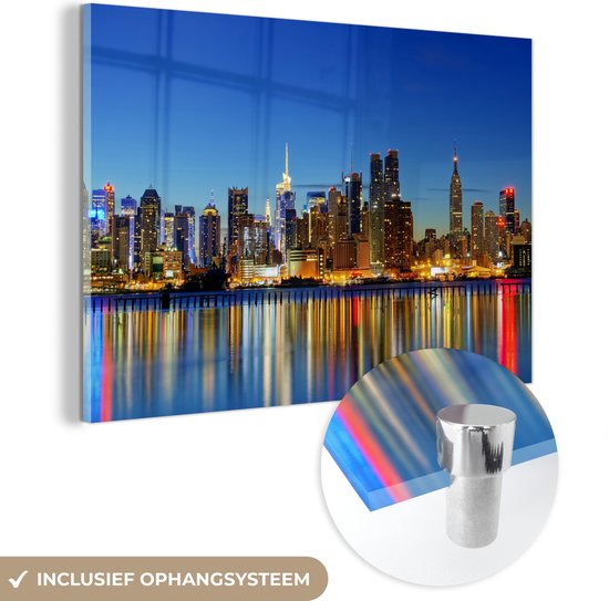 MuchoWow® Glasschilderij 150x100 cm - Schilderij acrylglas - Skyline is 's nachts New York - Foto op glas - Schilderijen