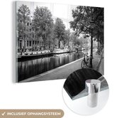 MuchoWow® Peinture sur verre - Péniches dans les canaux d' Amsterdam - noir et blanc - 120x80 cm - Peintures sur verre acrylique - Photo sur Glas