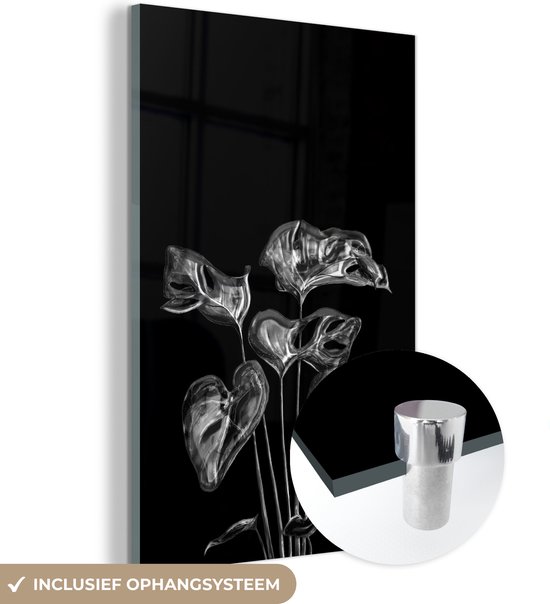 MuchoWow® Glasschilderij 60x90 cm - Schilderij acrylglas - Hartvormige bladeren met gaten op een zwarte achtergrond - zwart wit - Foto op glas - Schilderijen