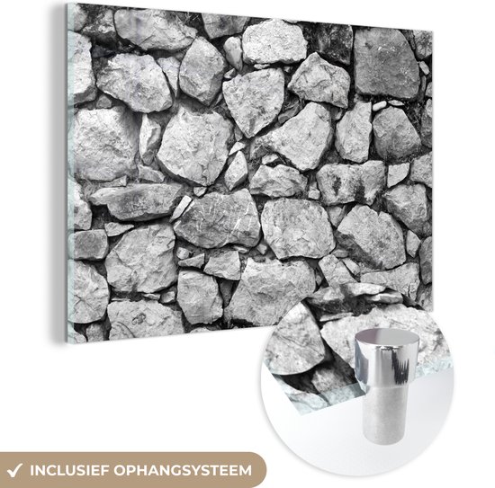 MuchoWow® Glasschilderij 30x20 cm - Schilderij acrylglas - Stenen muur met kleine en grote stenen - zwart wit - Foto op glas - Schilderijen