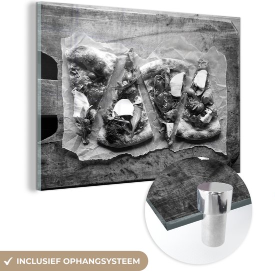 MuchoWow® Glasschilderij 30x20 cm - Schilderij acrylglas - Vier pizza punten op bakpapier - zwart wit - Foto op glas - Schilderijen
