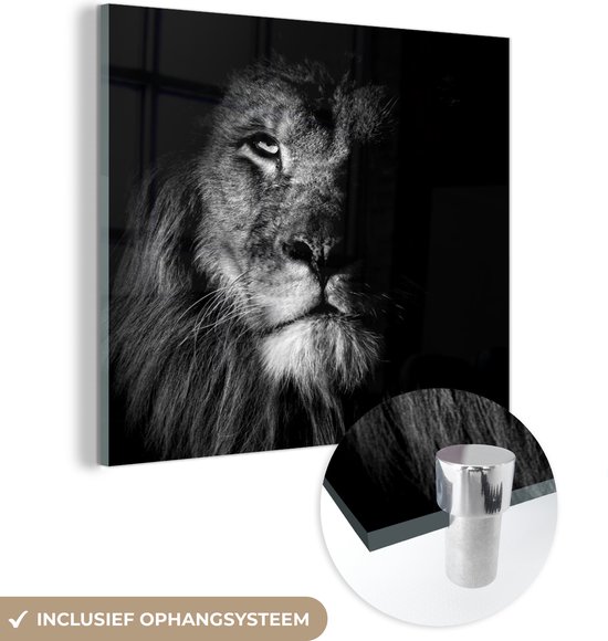 MuchoWow® Glasschilderij 90x90 cm - Schilderij acrylglas - Leeuw - Dier - Zwart - zwart wit - Foto op glas - Schilderijen