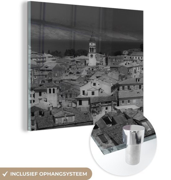 MuchoWow® Glasschilderij 20x20 cm - Schilderij acrylglas - Corfu - Griekenland - Architectuur - Zwart - Wit - Foto op glas - Schilderijen