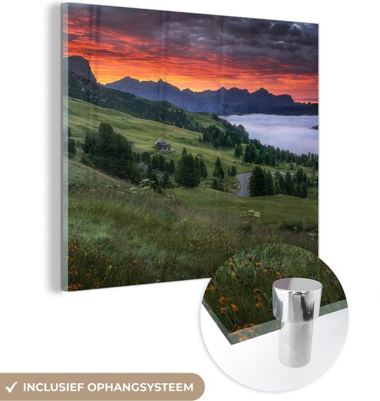 MuchoWow® Glasschilderij 20x20 cm - Schilderij acrylglas - Gras - Bergen - Avond - Foto op glas - Schilderijen