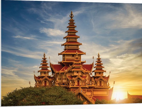 PVC Schuimplaat- Rood met Gouden Paleis in Bagan, Myanmar - 100x75 cm Foto op PVC Schuimplaat