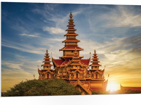 PVC Schuimplaat- Rood met Gouden Paleis in Bagan, Myanmar - 105x70 cm Foto op PVC Schuimplaat