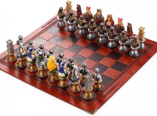Afbeelding van het spel Luxe Schaakset met Lederen Reliëf Schaakbord - Thema Middeleeuwen - Gebaseerd op Speelkaarten - 32 Stukken Gemaakt van Hoogwaardige Kwaliteit Resin - Draagbaar - Geschikt voor Reizen - Zeldzaam