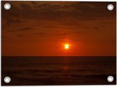 Tuinposter – Roodkleurige Zonsondergang aan de Horizon bij de Oceaan - 40x30 cm Foto op Tuinposter (wanddecoratie voor buiten en binnen)