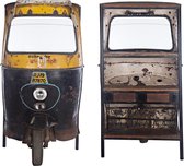 Vintage tuk tuk bar