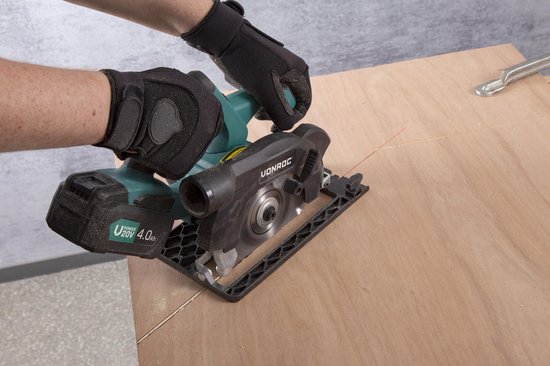 VONROC Cordless Circular Saw – VPower 20V – Incl. 1x 4.0Ah battery, charger, parallel guide & 150MM saw blade